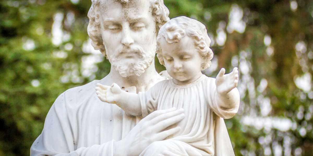 Der hl. Josef versteht es, ein Problem in eine Chance zu verwandeln, und zwar dadurch, dass er immer in erster Linie auf die Vorsehung vertraut. (Papst Franziskus, Patris corde Nr. 5)