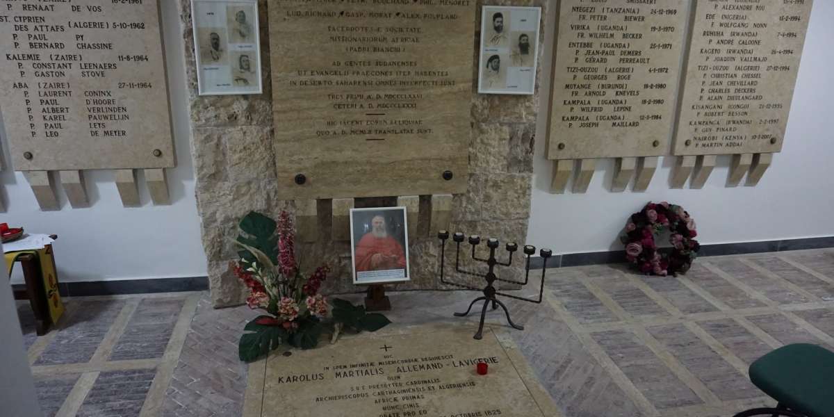 Grab des Gründers, Kardinal Lavigerie und Gedenkstätte aller Patres, die gewaltsam den Tod erlitten - Krypta im Generalat der Afrikamissionare in Rom