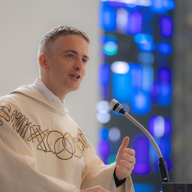 Pater Simon De Keukelaere FSO hält die Primizpredigt