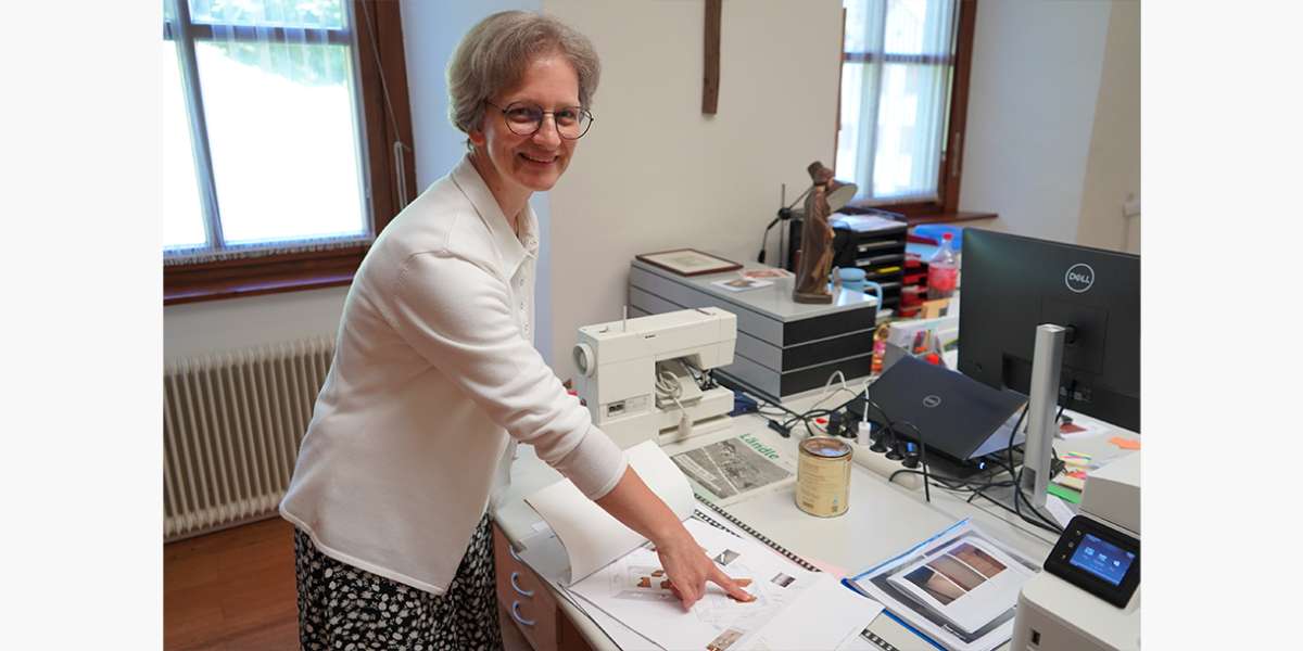 Sr. Kristien zeigt die Umbaupläne